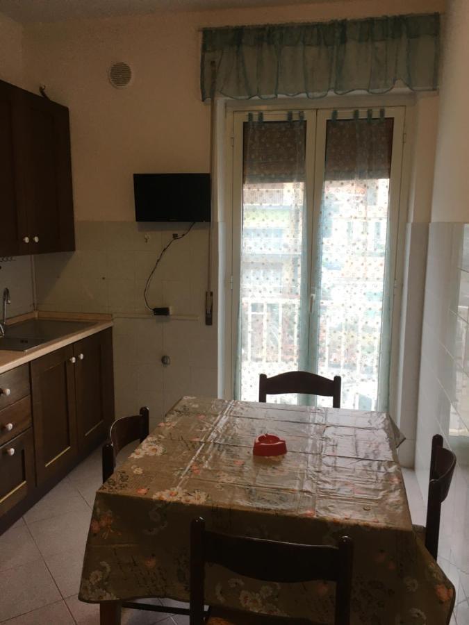 Appartamento Miramare, 2 Camere, Cucina, Bagno, Вентімілья Екстер'єр фото