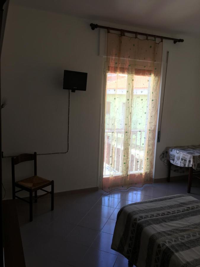 Appartamento Miramare, 2 Camere, Cucina, Bagno, Вентімілья Екстер'єр фото
