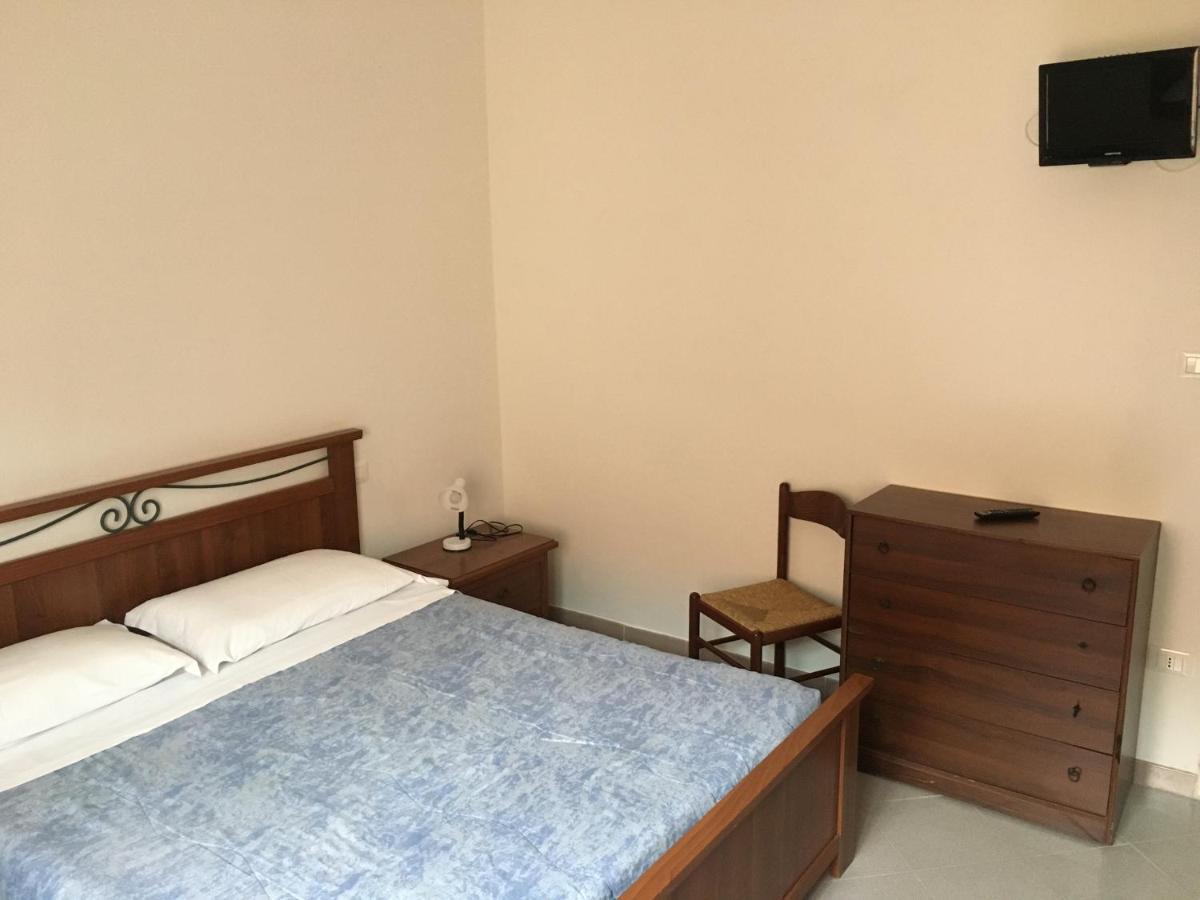 Appartamento Miramare, 2 Camere, Cucina, Bagno, Вентімілья Екстер'єр фото