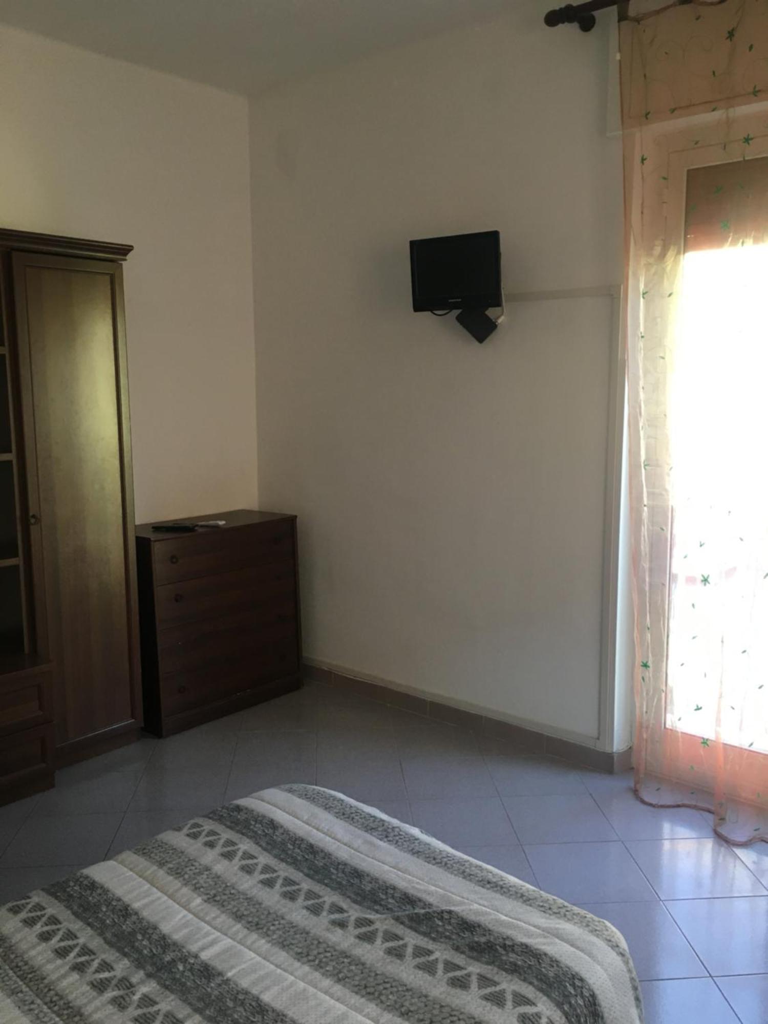 Appartamento Miramare, 2 Camere, Cucina, Bagno, Вентімілья Екстер'єр фото
