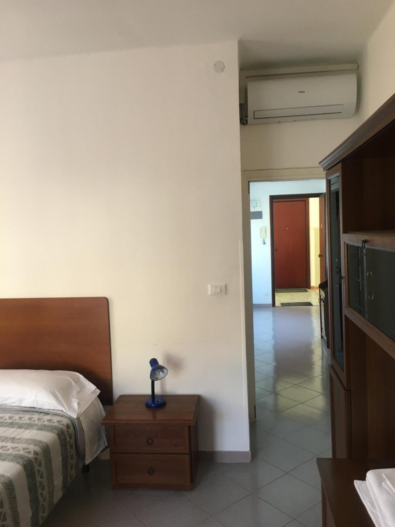 Appartamento Miramare, 2 Camere, Cucina, Bagno, Вентімілья Екстер'єр фото